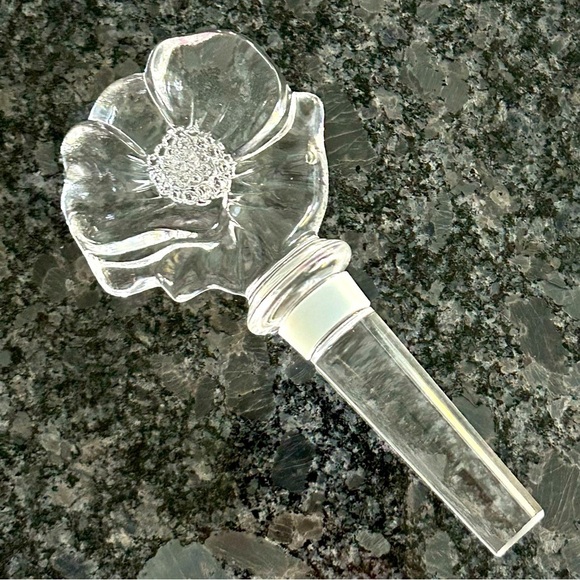 MIKASA Vintage Floral Poppy Crystal Clear Wine bottle stopper flower Like new - Picture 1 of 10